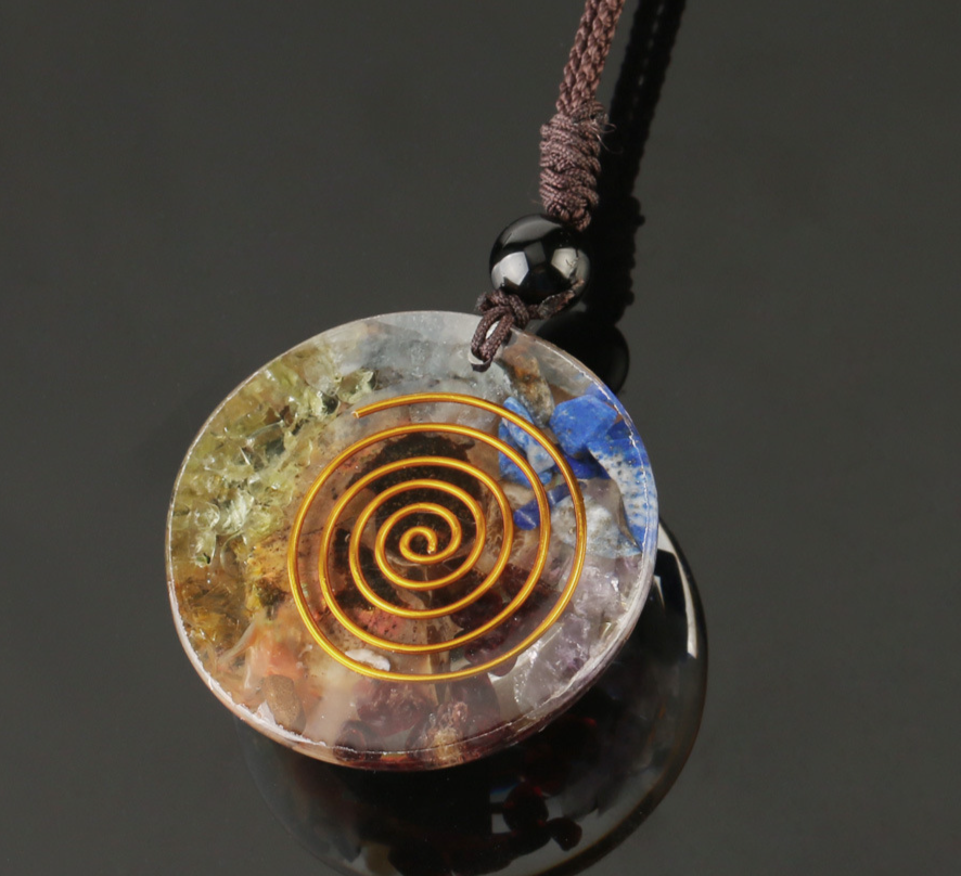 Retro Conch Natural Stone Pendant Necklace