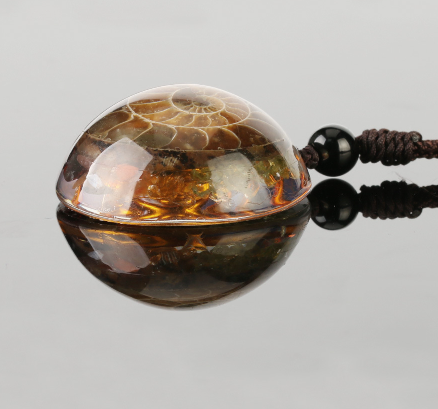 Retro Conch Natural Stone Pendant Necklace