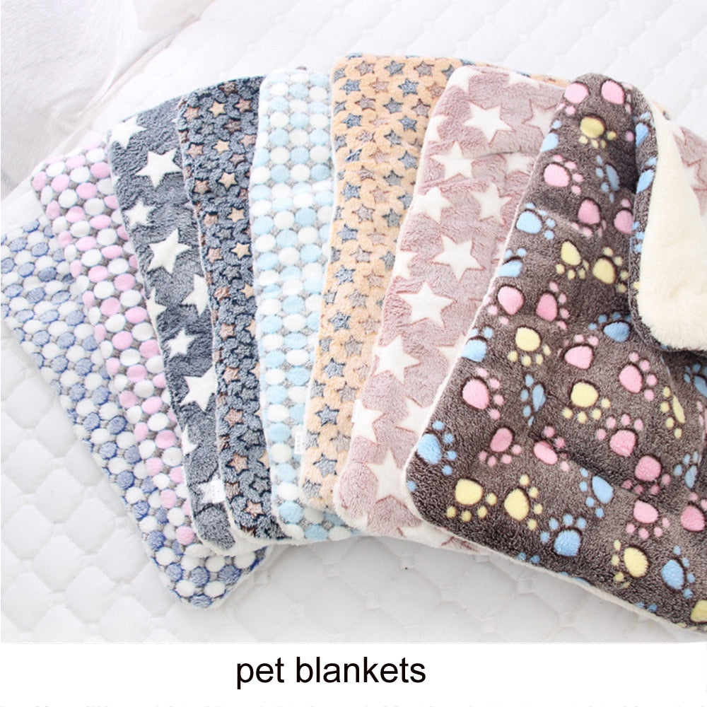 Soft Fleece Pad Pet Blanket Flannel Thickened Pet Bed Mat for Puppy Dog Cat Sofa Cushion Home Rug Keep Warm Sleeping Cover